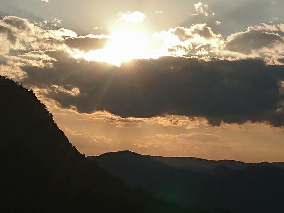 JuanCRiveraC's tweet image. Un bello atardecer en nuestro mágico estado de #Oaxaca. #SierraMixe  Imagen Alfredo López.