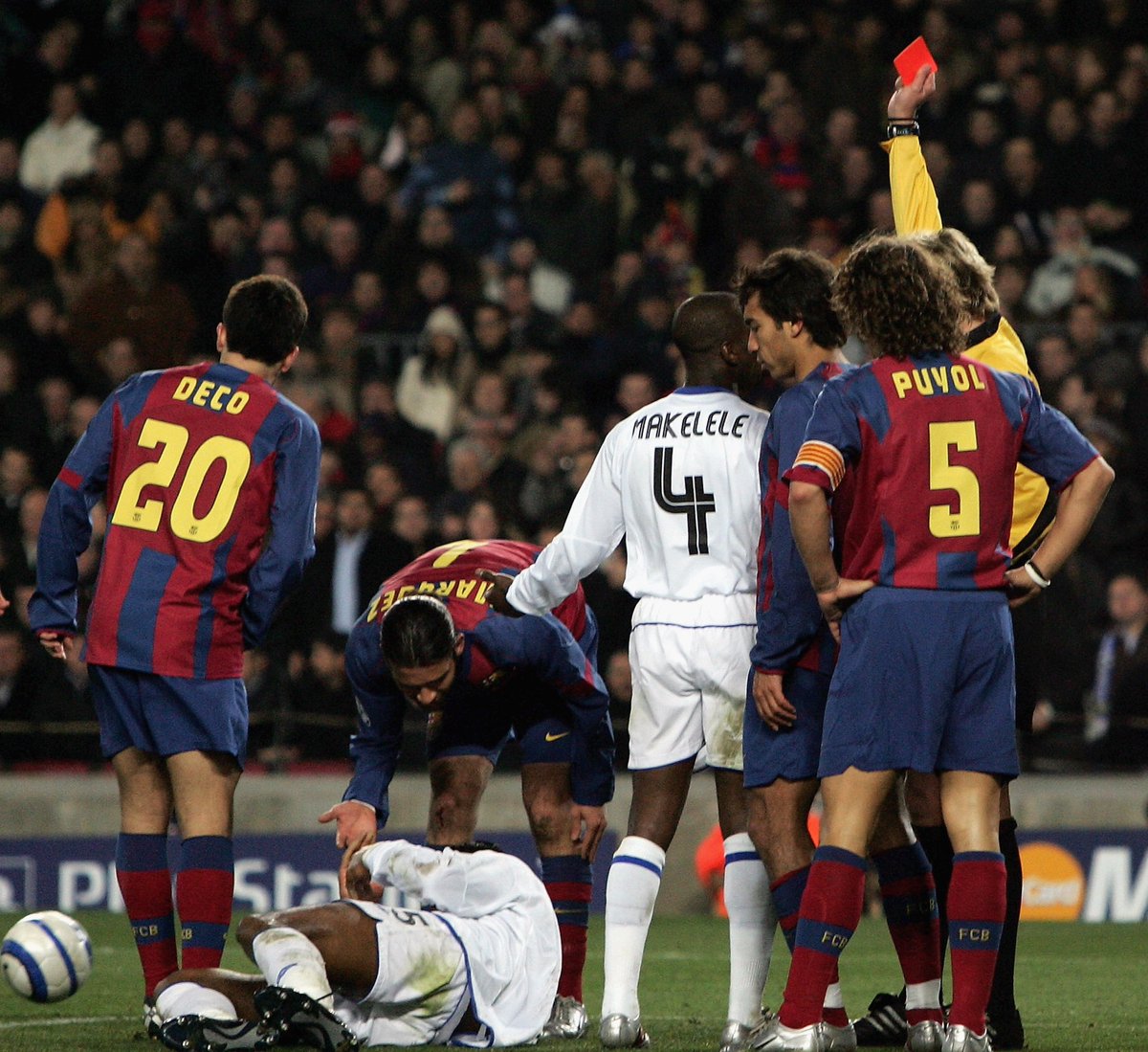Squawka Football On This Day In 05 Barcelona Beat Chelsea At Camp Nou Didier Drogba Was Sent Off As The Hosts Won 2 1