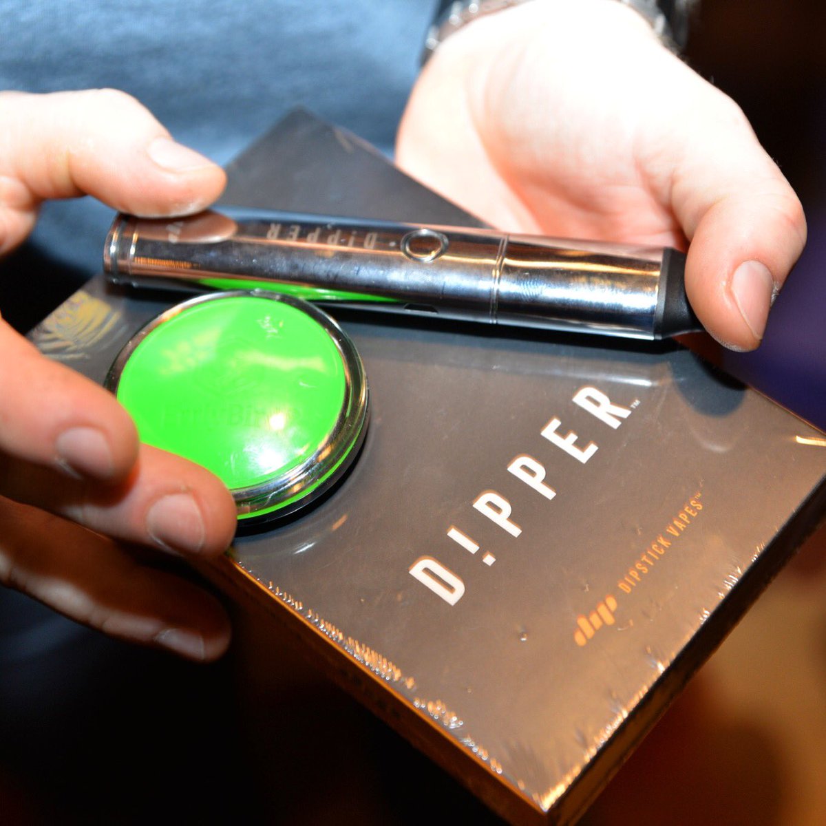 dipdevices's tweet photo. All set up 👌💨 #happydipping
#dipper #dipstick #dipstickvapes #vapelife #VapeFam #vape #vaporizer #710 #dabbing #dablife #takingdabs https://t.co/gqv9rUQQzg
