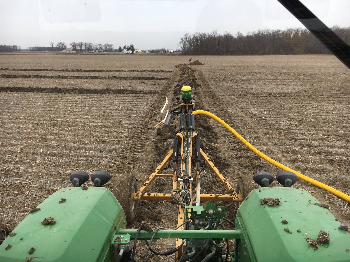 KacyClamme's tweet photo. Taking full advantage of this weather this week! @KlineFamilyFarm https://t.co/84zuvg68ug