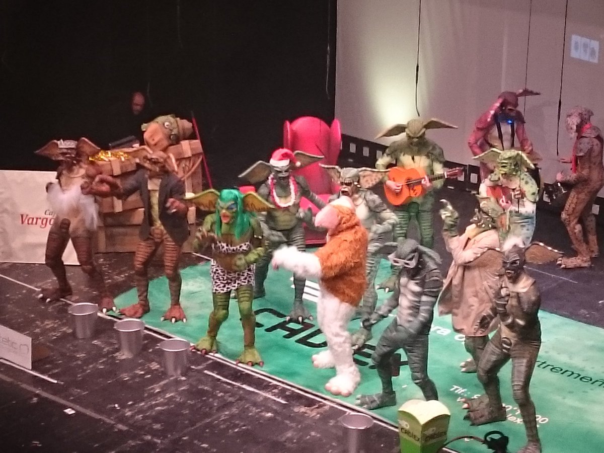 badajozdigital's tweet photo. Continuamos con @Espantaperross desde el teatro López de Ayala #comba2017 #murgasbadajoz https://t.co/qC7d1d8RSt
