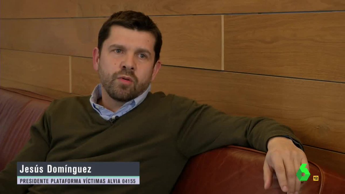 El_Intermedio's tweet photo. 🔴 Jesús Domínguez, el portavoz de la Plataforma Víctimas Alvia 04155: "¿Qué tienen que ocultar?" #elintermedio https://t.co/74e6b0gwP8 https://t.co/tNBACmp4Sk