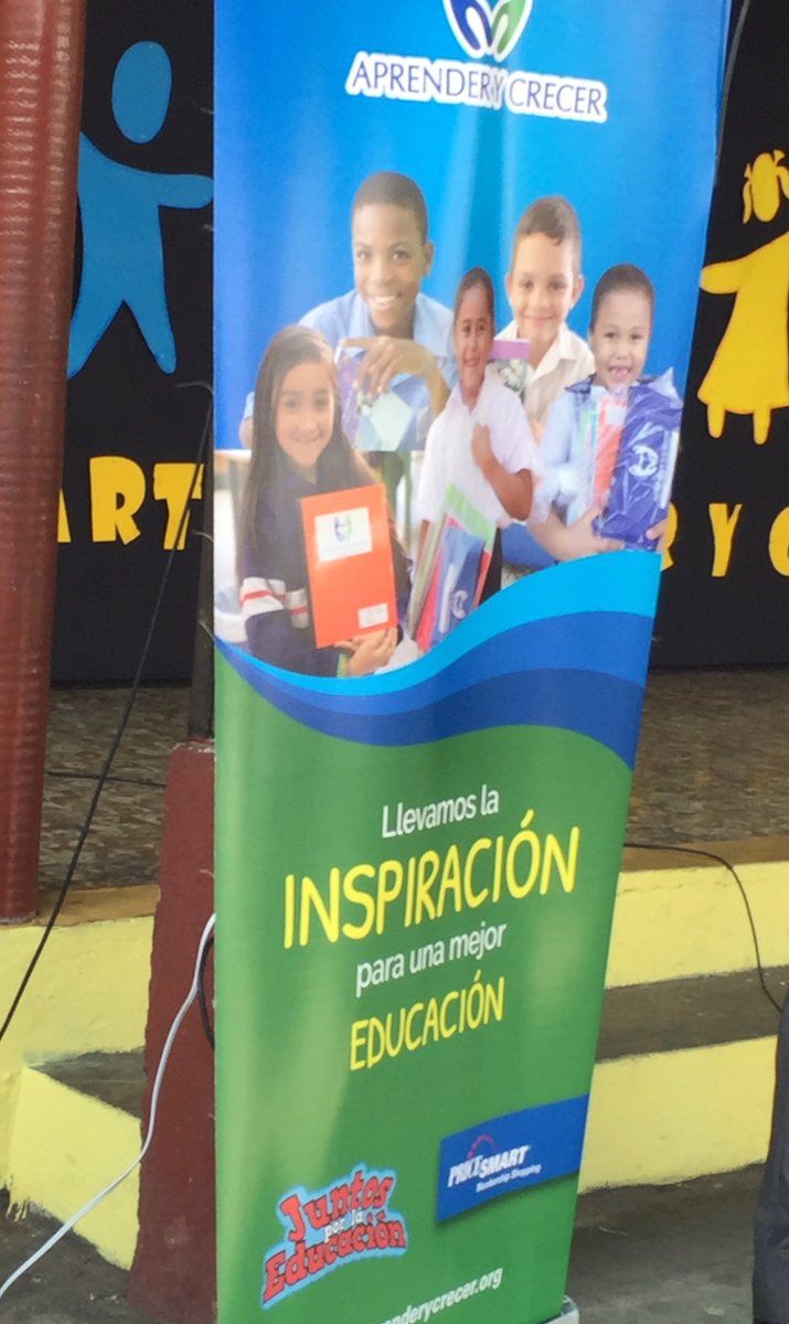 MineducGT's tweet photo. Sergio Cuevas Gerente de @PriceSmartgt entrega bolsas escolares a 14 escuelas apadrinadas @MineducGT para beneficio de 3 mil 800 familias https://t.co/D96JxYhubt