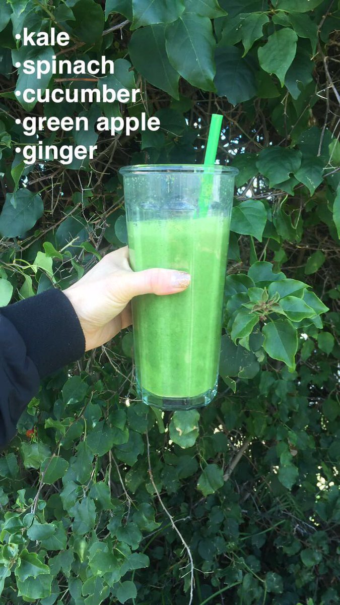 Baby_B_Fresh's tweet photo. Inspired by @ChannellNicole :) #greensmoothie for lunch https://t.co/pdbz5ufrXK