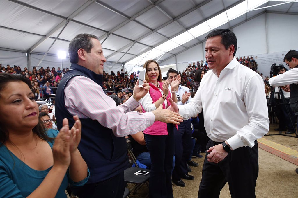 eruviel_avila's tweet photo. Estoy en #Tultitlán con @osoriochong, seguimos trabajando en equipo sumando acciones para prevenir y erradicar la violencia contra la mujer. https://t.co/w2UfvnHH5n