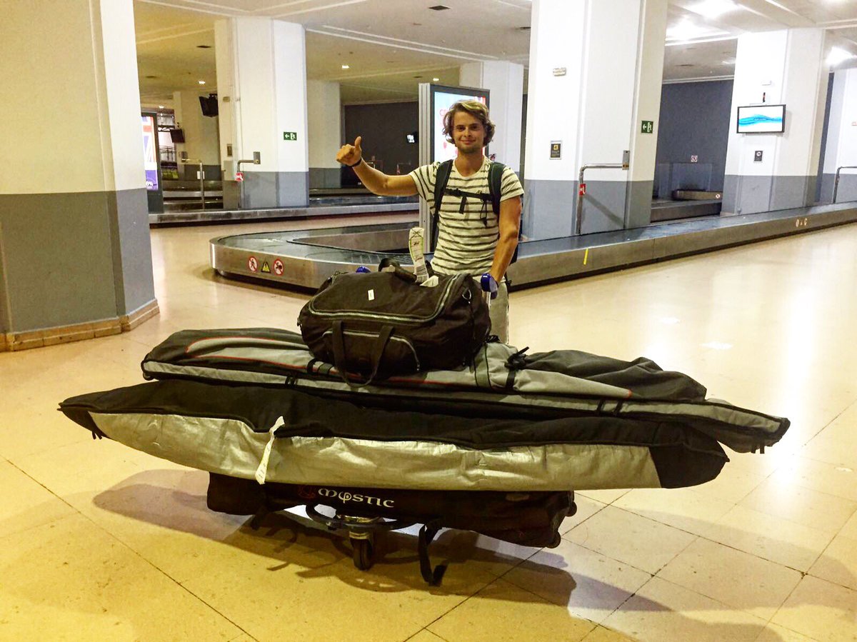 Onlinesalesexp1's tweet photo. I always travel light! #leadfriendfam #onlinesalesexpert https://t.co/3lFO8m6WYH