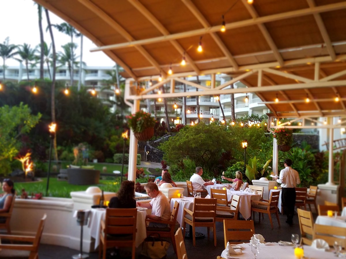 NicksMaui's tweet photo. We have the perfect table waiting for you. https://t.co/qZz5BI4QMI