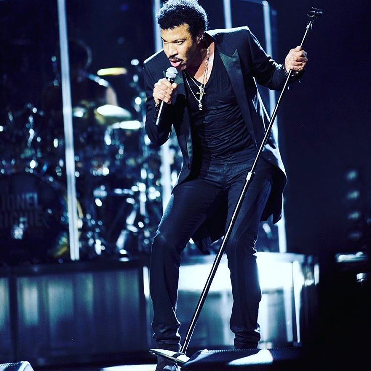 LionelRichie's tweet photo. Can't believe we're less than a month away already till my new tour starts! See you soon... #ALLTHEHITS2017 https://t.co/pVIMPKGtOY