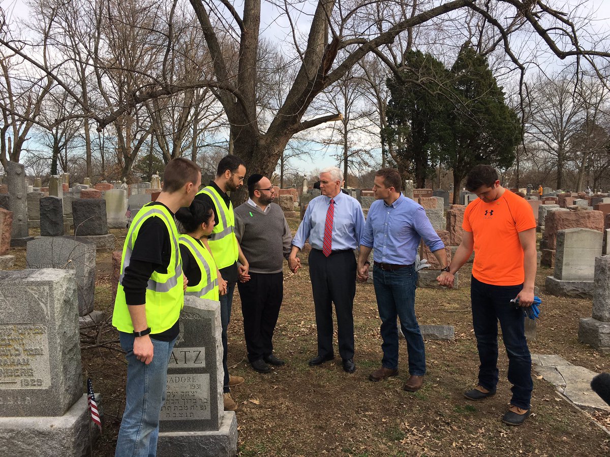 VP45's tweet photo. MO's people are inspiring the nation w/ their compassion for the Jewish community. Thank you for showing the world what America is all about https://t.co/PWTFLGqqz0