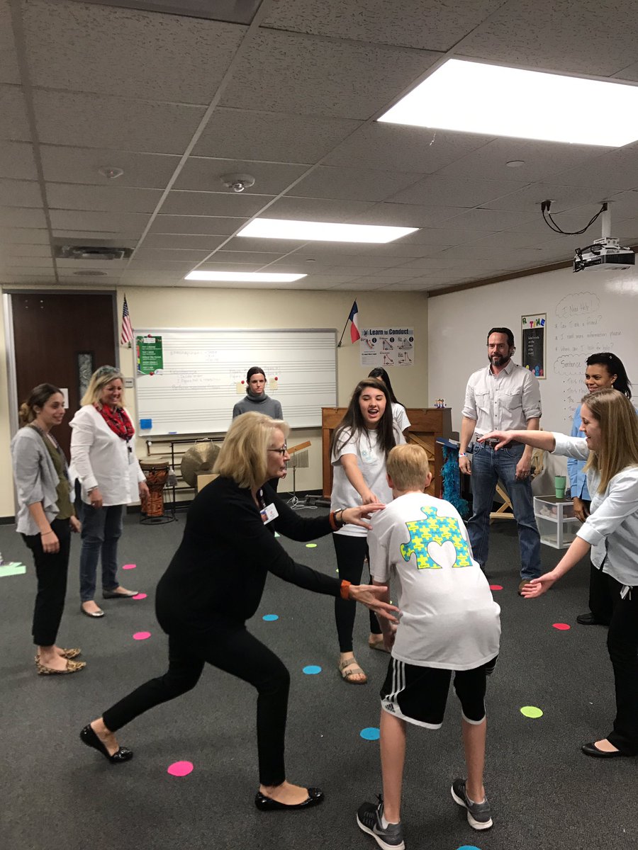 Brinker5th's tweet photo. Brinker team building! So much fun! #brinkerlearns https://t.co/Z1uL6VgO8H