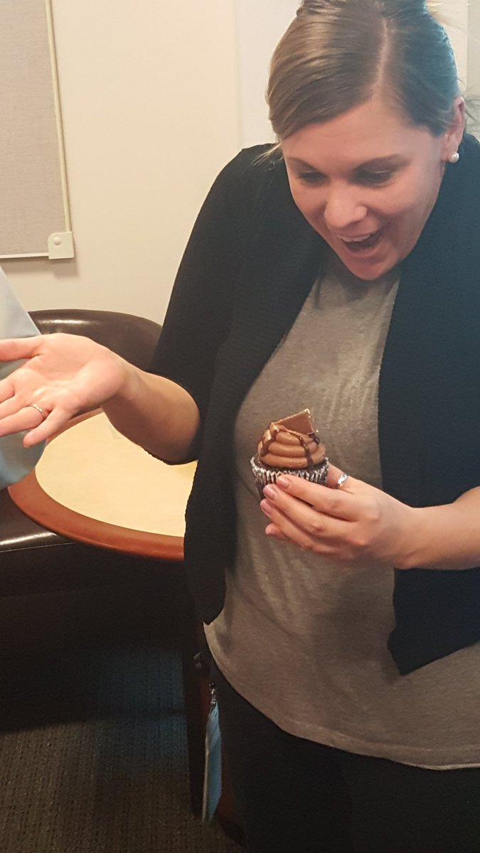Gordon_team's tweet photo. @HARRISBURG_CC @funfounders_HCC Cupcake wars! #LifeAtATT #TeamHarrisburg #FunAtWork https://t.co/OtWIUy3LAp