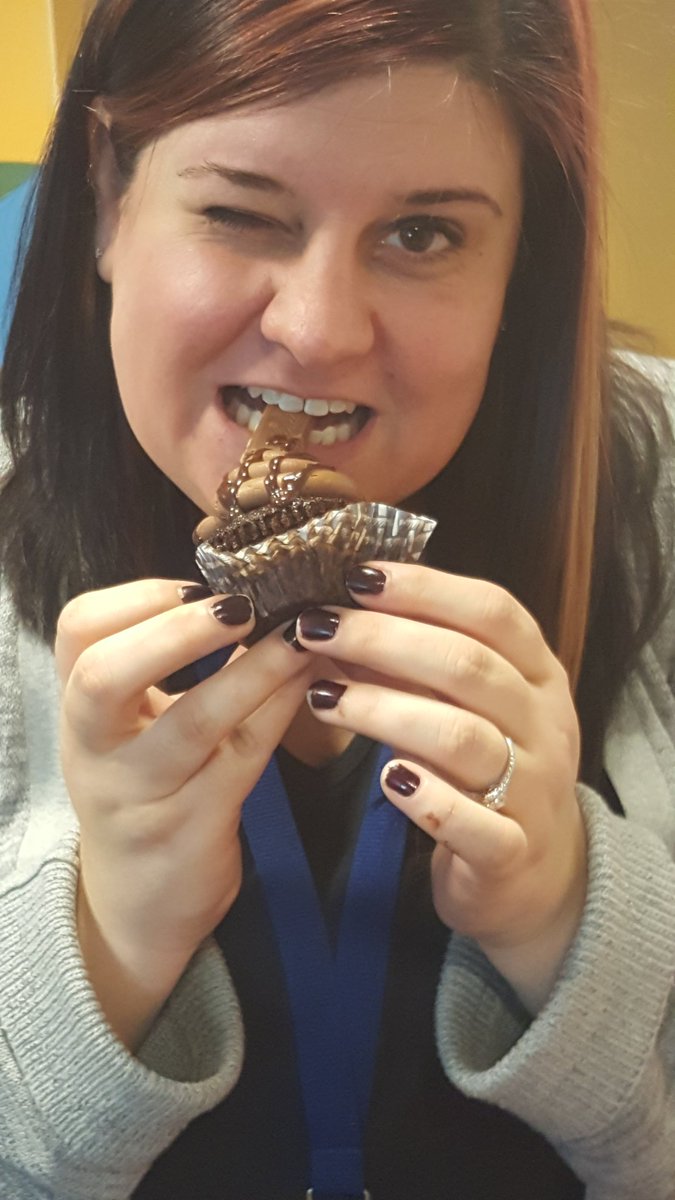 Gordon_team's tweet photo. @HARRISBURG_CC @funfounders_HCC Cupcake wars! #LifeAtATT #TeamHarrisburg #FunAtWork https://t.co/OtWIUy3LAp
