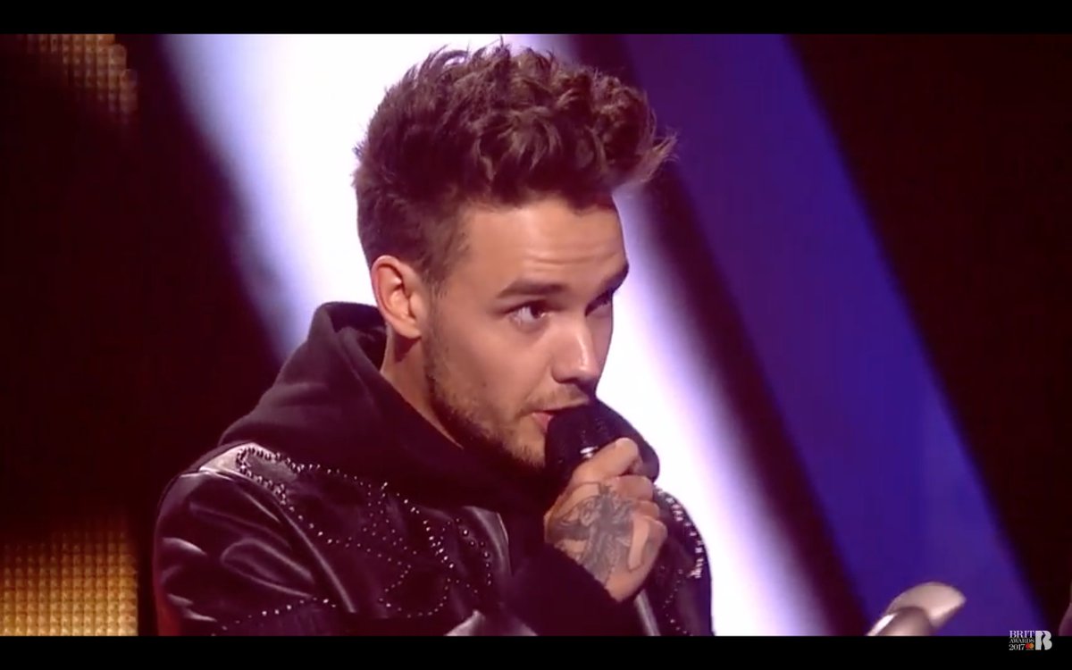jamvesmile's tweet photo. "Siamo gli One Direction e lo saremo sempre" https://t.co/TYMzHvDwCT