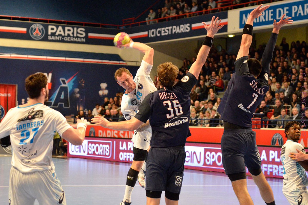 ValHand28's tweet photo. 🏆 PSG 28-34 MHB
Grande victoire qui nous qualifie pour les 1/4 de la #CdF
#vibrermhb
📸 @LeaSangiorgio https://t.co/Vaa7xvBdqC