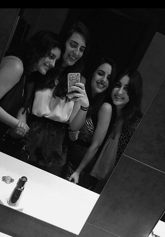 Marta_ADM's tweet photo. @Carol_M246 @lauraLH_97 @silviaabm16 Creo que es mi turno para ponerme ñoña 💜💜💜 Creo que os quiero demasiado 💞 No se que haría sin vosotras https://t.co/CsioORKffy