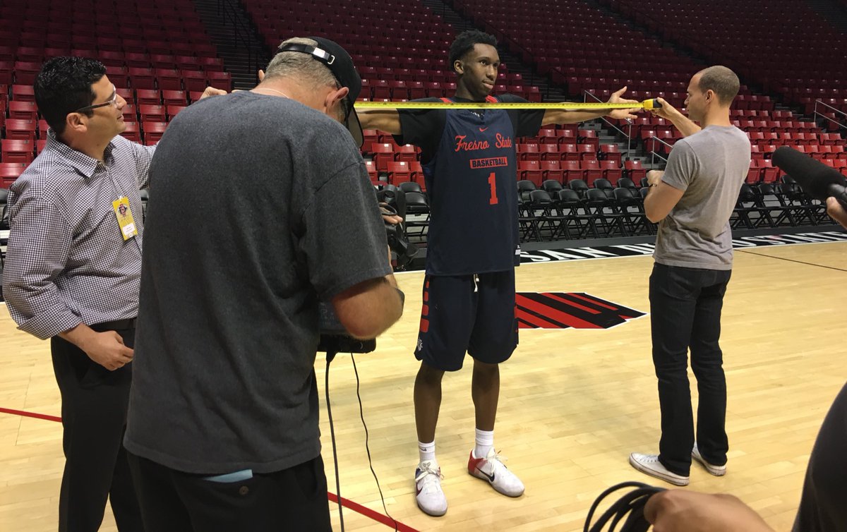 FresnoStateMBB's tweet image. Tune into tonight's 8pm PT @CBSSportsNet broadcast of Fresno State @ SDSU for a spotlight on Jaron Hopkins. #GoDogs #mwbb