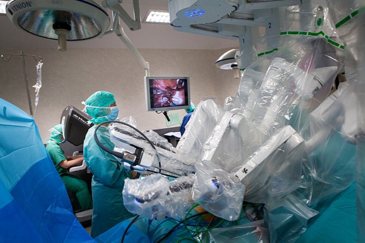 WireTechnology's tweet photo. Meet the new Da Vinci Robotic Surgery system. It provides complete surgical analysis and operation in no time. 
https://t.co/gYLKanrnf8 https://t.co/uk0sgaVVzk
