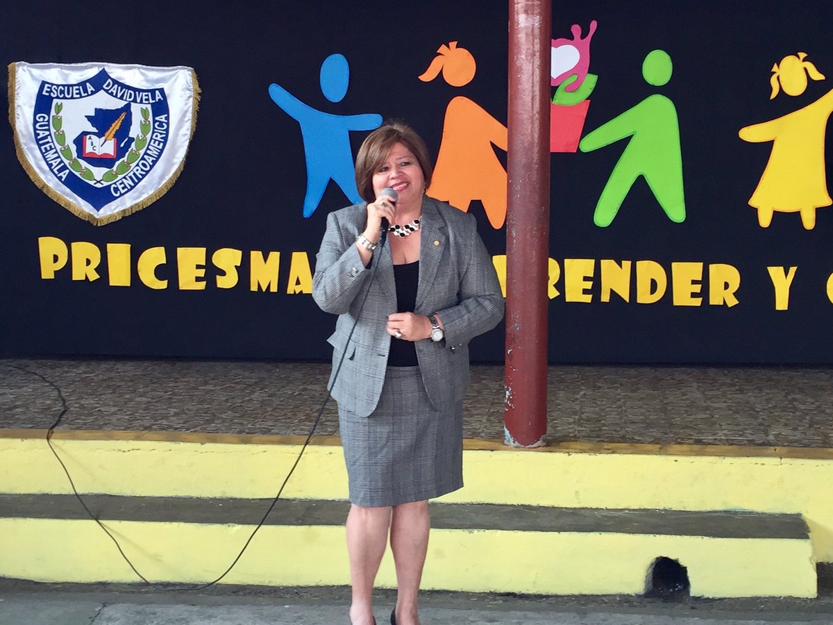 MineducGT's tweet photo. #ViceministraEugeniadeMejía @MineducGT -es mi pasión la educación y agradece a Fundación Aprender y Crecer @PriceSmartgt por su gran ayuda- https://t.co/OX78BYJqJ9