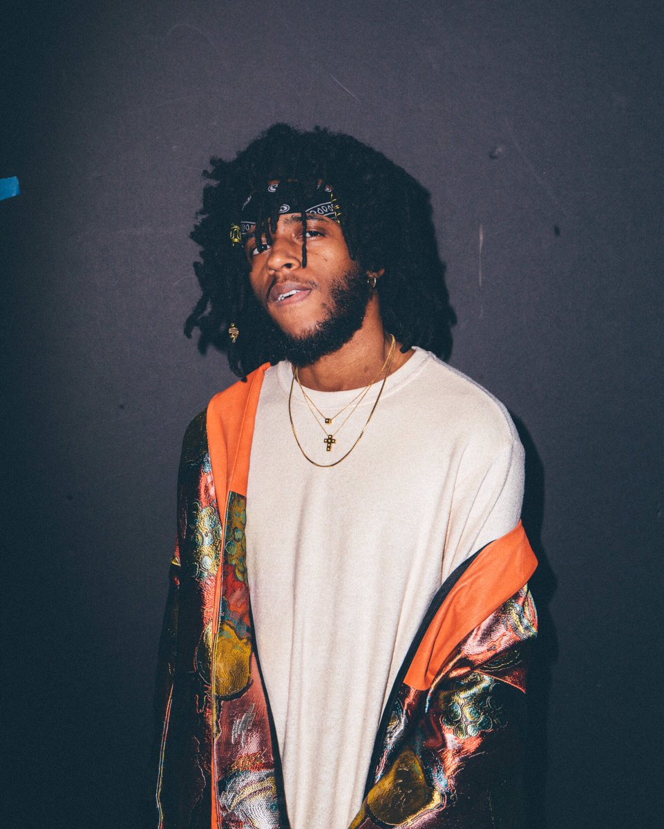 6LACK's tweet photo. seeing shit a lil different now 🎈 https://t.co/45jExWRwog