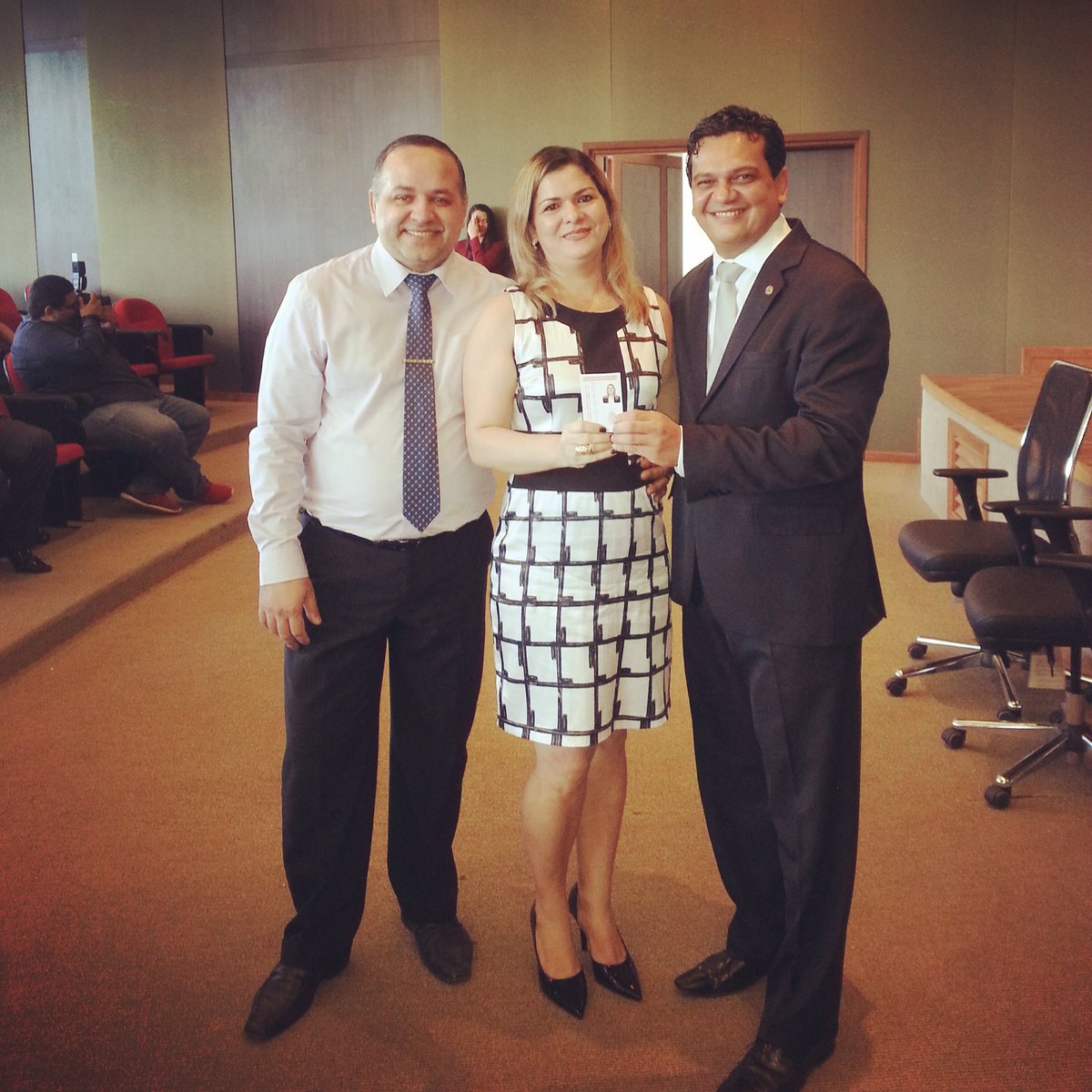 ErickAcre's tweet photo. Uma conquista, minha querida esposa hoje recebeu a tão esperada carteira da OAB. Parabéns linda! #oabac #advogadaoficialmente https://t.co/S8o6jAx4zV