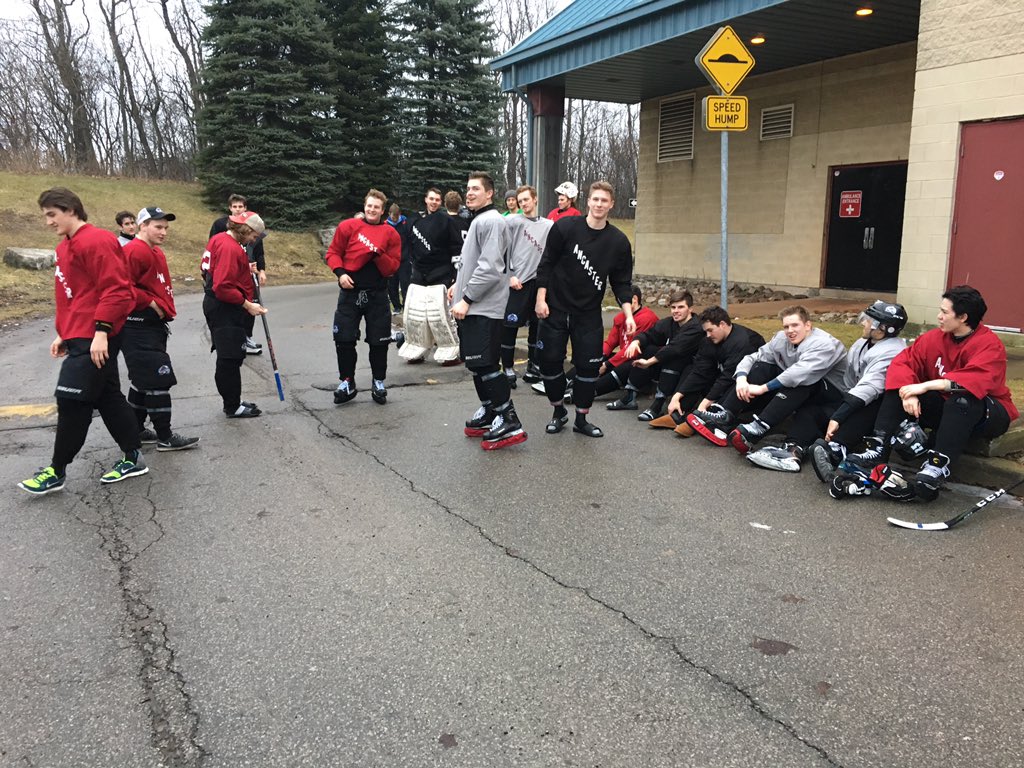 Av’s Equipment Manager tweet media