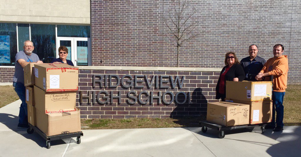 DeborahSWagner1's tweet photo. Delivery of 272 pairs of Shoes to Dickenson County! #CISSWVA #RidgeviewHigh #DickensonCounty #NewShoes #Foundation$ https://t.co/4onZYzy3Nn