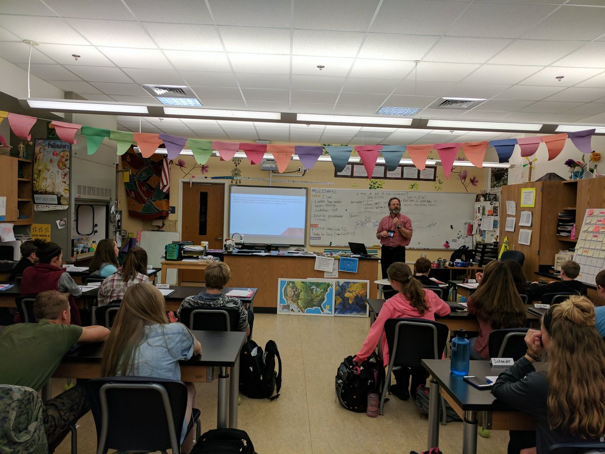 youdidascience's tweet photo. Writers workshop with Mr. Calbreath. Because science literacy and communication are important. #WeAreWatauga #crossdisciplinaryLearning https://t.co/11JmvhLadR