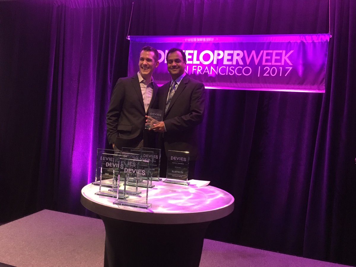 MasonMontPowers's tweet image. Ganesh Vaideeswaran accepts .@MarkLogic #DEVIES award for data dev tools. ln.is/trap.it/aaN9S #NoSQL #multimodel #Agile #Development