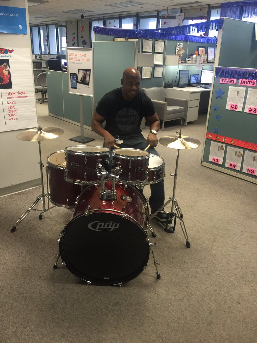 FaustoMiamiCOE's tweet photo. Andre jamming! #LifeAtATT #Miami305DALE #MiamiCallCenter @1malonezone @SBSMiami305 https://t.co/UyyrwvyJZt