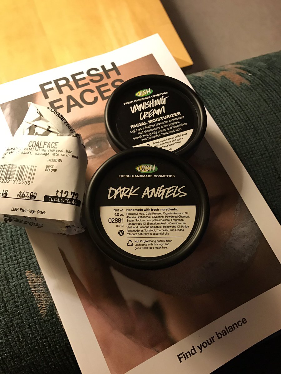 CharMoss02's tweet image. I'm such a lush! 😏😊😁#myfavorites #fightinganimaltesting #selfpreserving #lushusa #saveface