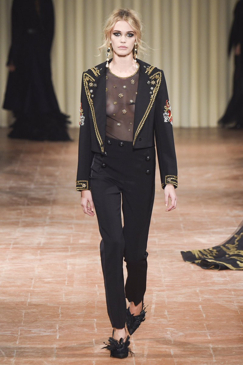baddestoutfits's tweet photo. alberta ferretti fall 2017 https://t.co/RVRTzwy0T0