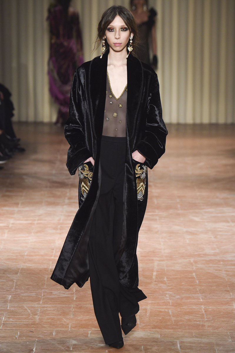 baddestoutfits's tweet photo. alberta ferretti fall 2017 https://t.co/RVRTzwy0T0