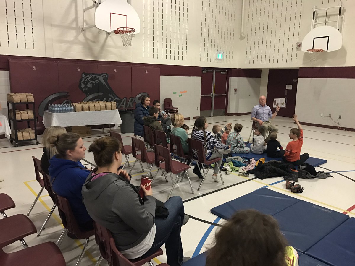 Having a great time at Family Night <a href="/central_public/">Central Public</a> #family #reading #movie #thecroods <a href="/milt_betteridge/">Milt Betteridge</a>