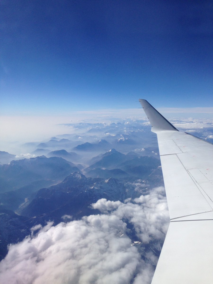 DeboraMarson's tweet photo. Flying to California ✈️🇺🇸 https://t.co/DMiNlryXuU