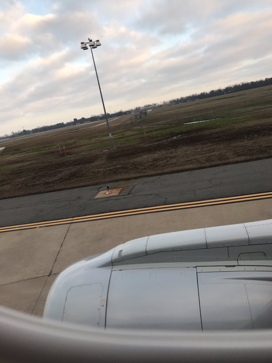 mrdobyns0901's tweet photo. Thanks @AmericanAir nothing like sitting on the ground for an hour. https://t.co/7QWEJoFZt6