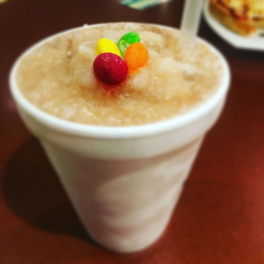 ijohnson86's tweet photo. A Sour Mix w/ Sour Skittles. Made by @bunnygal98 #krsplace https://t.co/fAzMdfb3LQ https://t.co/ZgCGaHxKc8