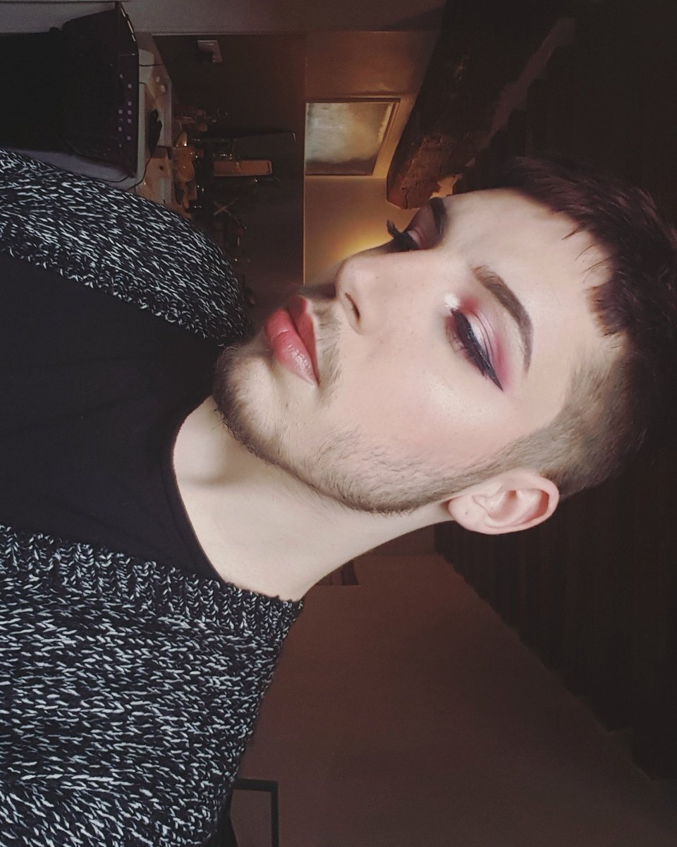 MadFlaw16's tweet photo. #KIKOspring #kiko higlight and bronzer love it !! @MAKEUPFOREVERUS @MACcosmetics #makeup https://t.co/EU5Zd9YOnL