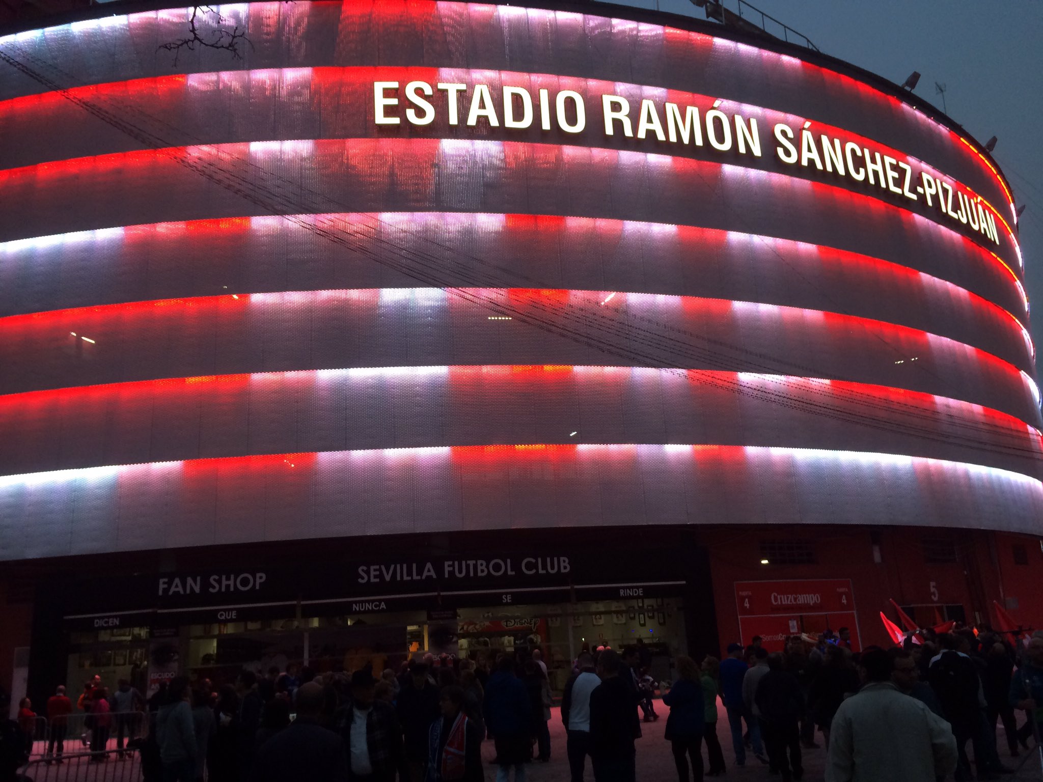 江間 慎一郎 セビージャ 本拠地エスタディオ ラモン サンチェス ピスフアン レスター戦から外面が光るようになった 個人的には伝統を感じられる古ぼけたスタジアムの方が好き T Co Zpdynzvfrz Twitter 江間 慎一郎 セビージャ 本拠地エスタディオ ラモン サンチェス ピスフアン レスター戦から外面が光るようになった 個人的には伝統を感じられる古ぼけたスタジアムの方が好き T Co Zpdynzvfrz Twitter