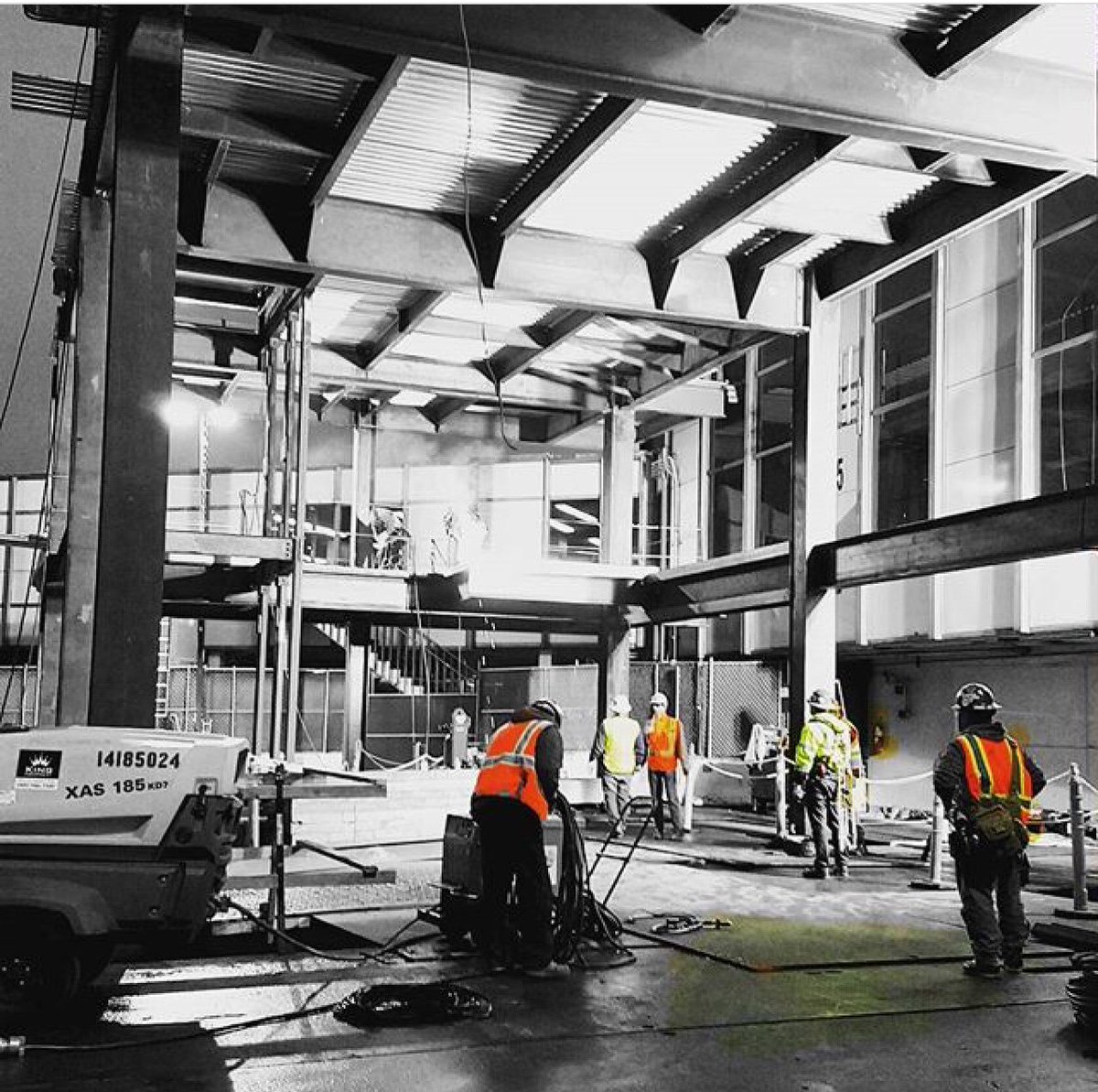 [PIC] Construction continues at T3 as part of LAX's makeover! Stay up-to-date: ow.ly/BjLJ309gnW6 #LAXisHappening c: eyeinspect