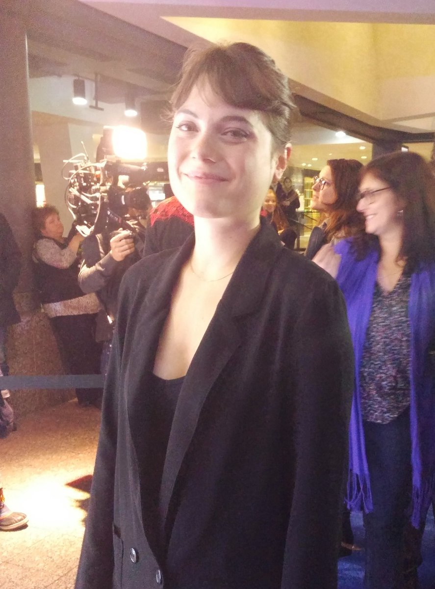 Telefilm_Canada's tweet photo. Sur le tapis rouge de #ÇaSentLaCoupe en ouverture des #RVCQ2017 avec #PatriceSauvé @louisjosehoude @emybibeau @cotejulianne @matthieusimard https://t.co/38PZCkM9FT