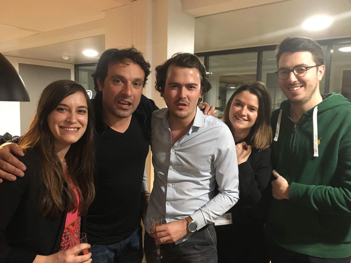 Adri1Joly's tweet photo. Dernière soirée #FPCFPC pour les teams #digital #ElephantGroupe & #FTVEn. 😭 Selfies de groupies en fans qui se respectent (ou pas). https://t.co/8Q3sFQMMHf