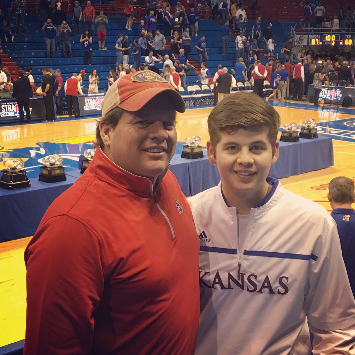 Enjoyed watching the #Jayhawks win #13 with <a href="/BingBong_23/">Braden</a> #kubball
