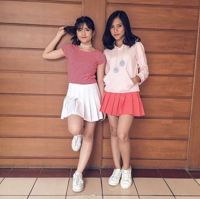 fashionjeketi's tweet photo. Thalia Ivanka Elizabeth and Jennifer Rachel wore tennis skirt by American Apparel #JKT48Fashion #Chelvan Day | info courtesy of @VNKDFNDR https://t.co/gtq30R2dN5