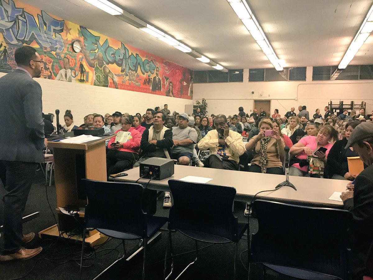AsmMikeGipson's tweet photo. This evening I partnered w/ several organizations &amp; community mbrs in #Watts 2 hold a #KnowYourRights Townhall. Thx 2 all who came out!#AD64 https://t.co/X0iZX0Nnct