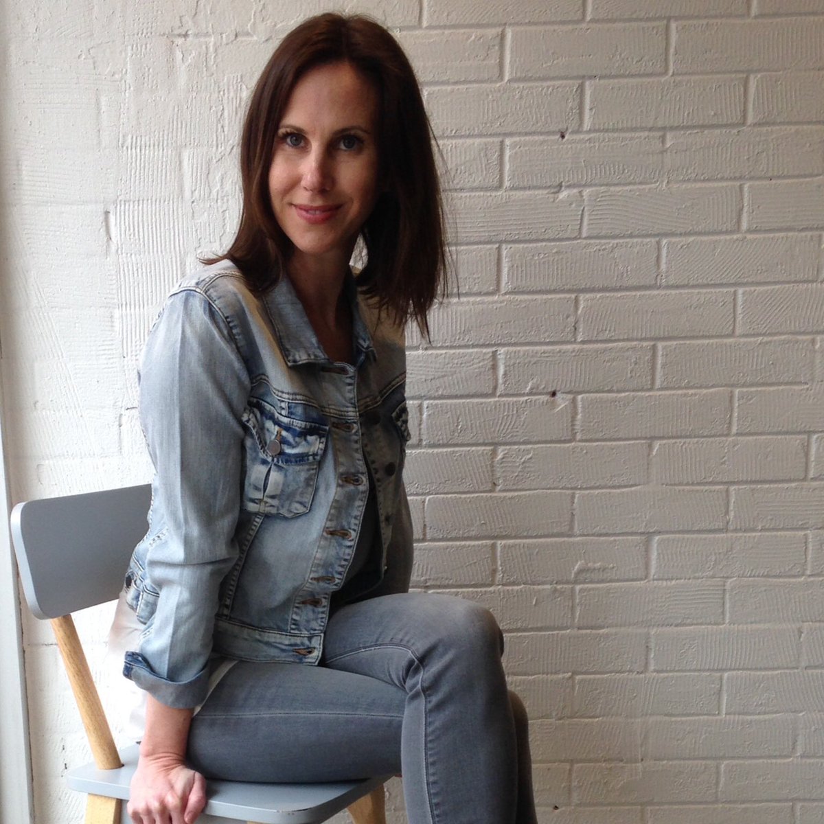 TabellaTalks's tweet image. Meet @KellyAnneScott, she&apos;s part of the Tabella Trio. She runs a boutique PR firm in Toronto and can always find an excuse to plan a party