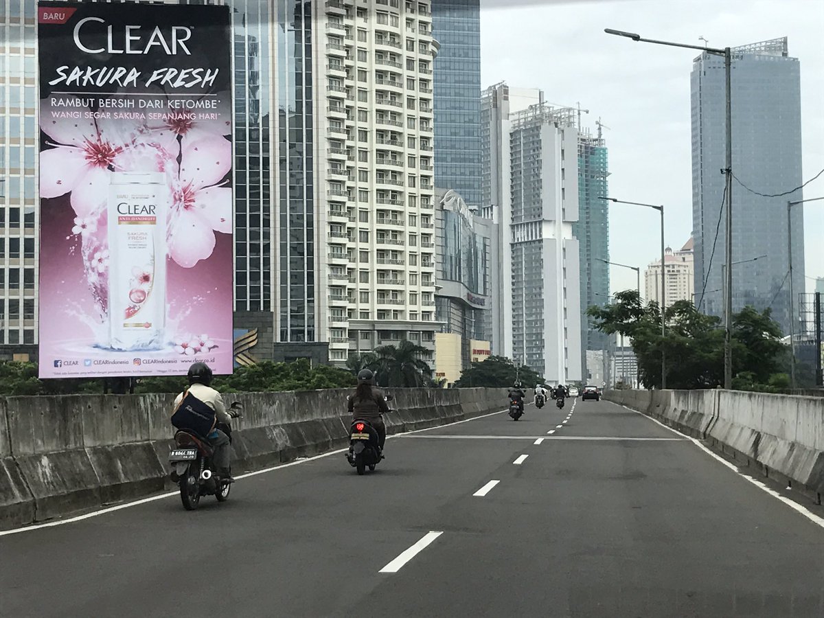 rommyadams's tweet photo. Skrg motor udah boleh naik jalan layang non tol yah? roda dua yg dilarang itu sepeda. #betterjkt https://t.co/TjMshtyCFd