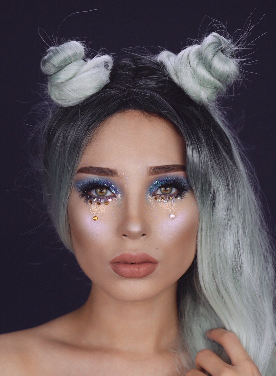 LupesujeyCuevas's tweet photo. Today's look is full of glitter... 💫 https://t.co/RGqPxS4rLt