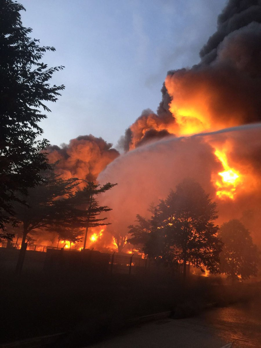 shafiq_sonof's tweet photo. Shoutout to the firefighters who are still fighting the fire at tuas . Hats off y'all deserve my respect. Everyday superhero https://t.co/Ljwg91fRNd