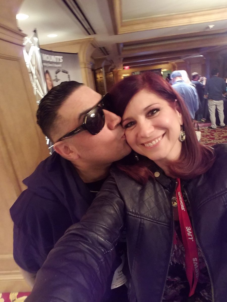 vicki_fitch's tweet photo. Loving the peeps @summitlive #DontScopeAndDrive #AnkerPower #SummitLive #RockThatDream https://t.co/CMaQyBOS9R
