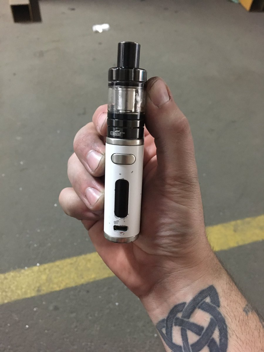 VapingViking's tweet photo. #handcheck #ipico #eleaf #melo3 this is my trust work vape, survived a lot #grape #eliquid #VapeFam #vapelife #vaping #bangedup #warrior https://t.co/SZ4nrGR0mo